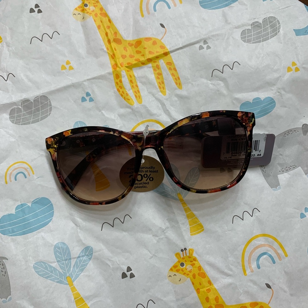 Falls Creek Tortoiseshell Sunglasses with Brown Gradient Lenses with pink floral